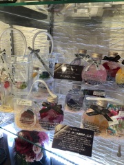 池袋 プリザーブドフラワー専門店 ハーバリウムやプリザーブドフラワーのハンカチとギフトセット
